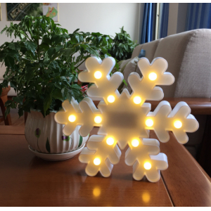 LED Ziemassvētku gaismeklis - sniegpārsla / Ziemassvētku dekors / 2xAA baterijas / silti balta 9583